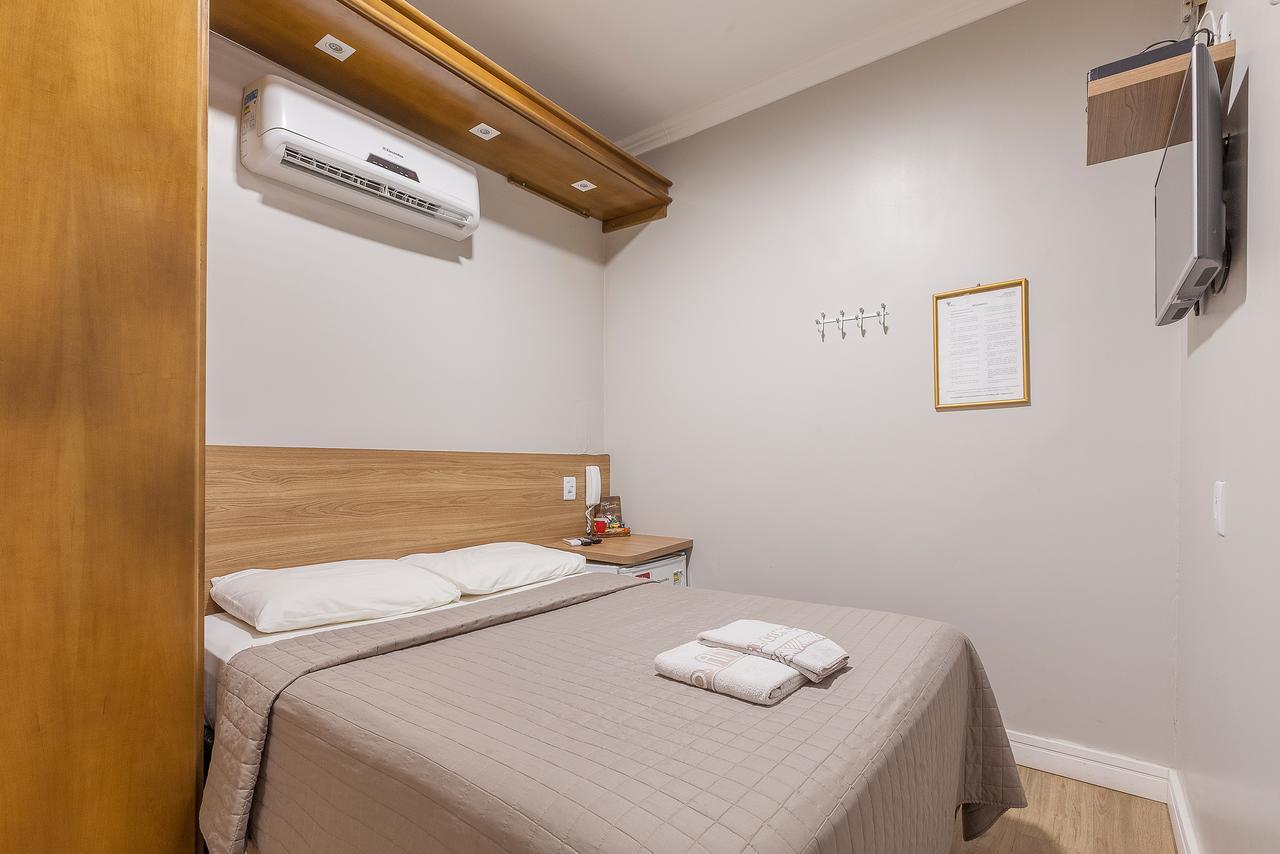 Hotel Goncalves- Proximo A Santa Casa De Porto Alegre Ngoại thất bức ảnh